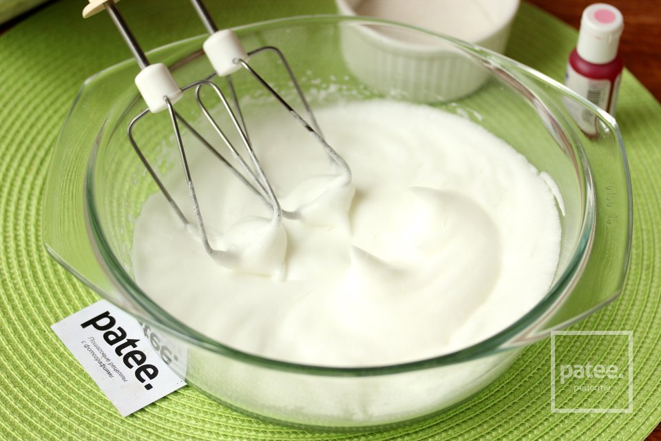 Миндальное безе с клубникой и кремом - Шаг 4