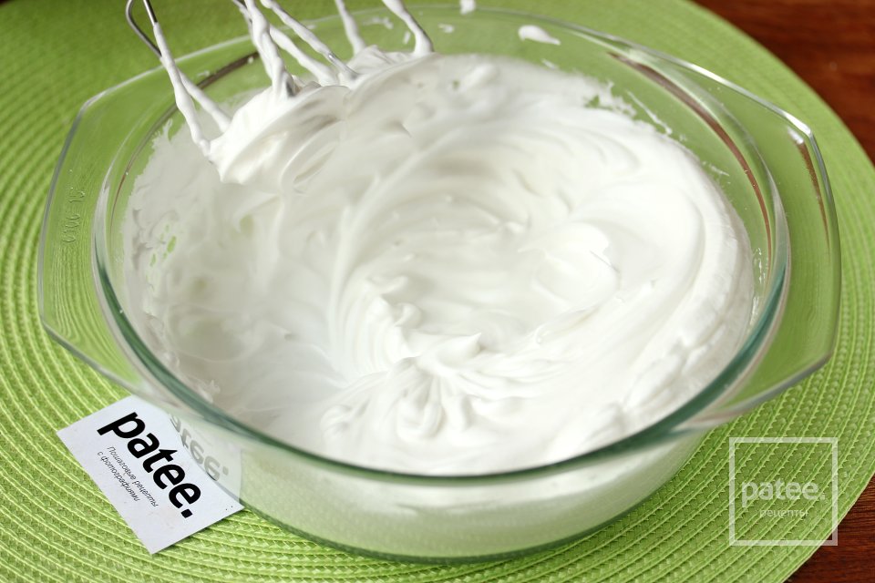 Миндальное безе с клубникой и кремом - Шаг 5