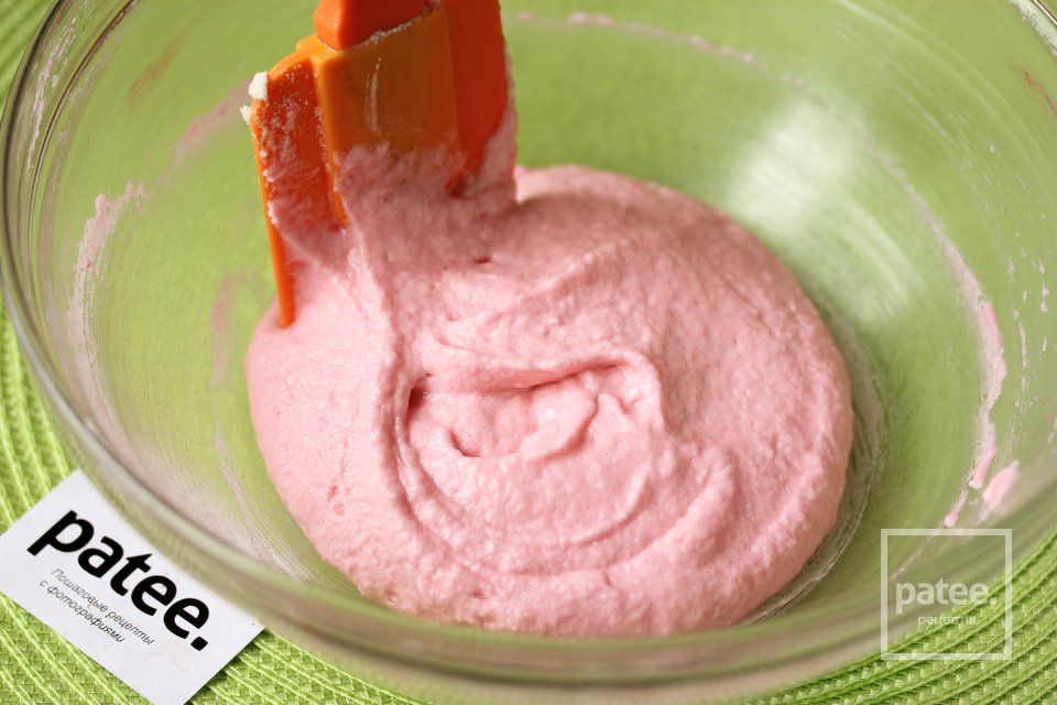 Миндальное безе с клубникой и кремом - Шаг 8