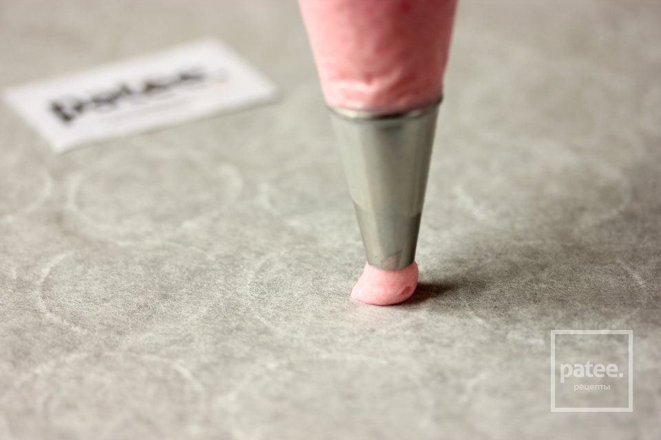 Миндальное безе с клубникой и кремом - Шаг 10