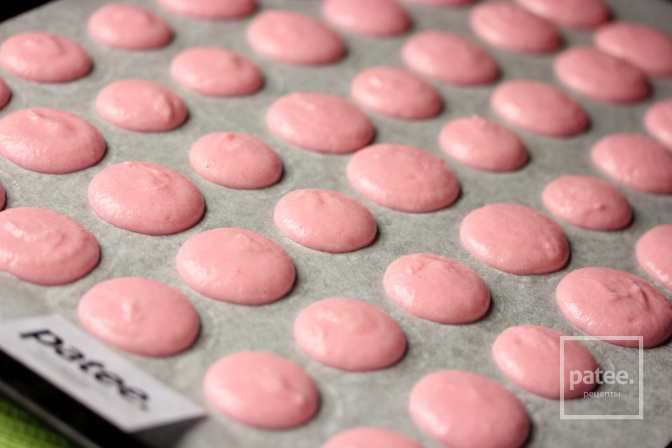 Миндальное безе с клубникой и кремом - Шаг 11