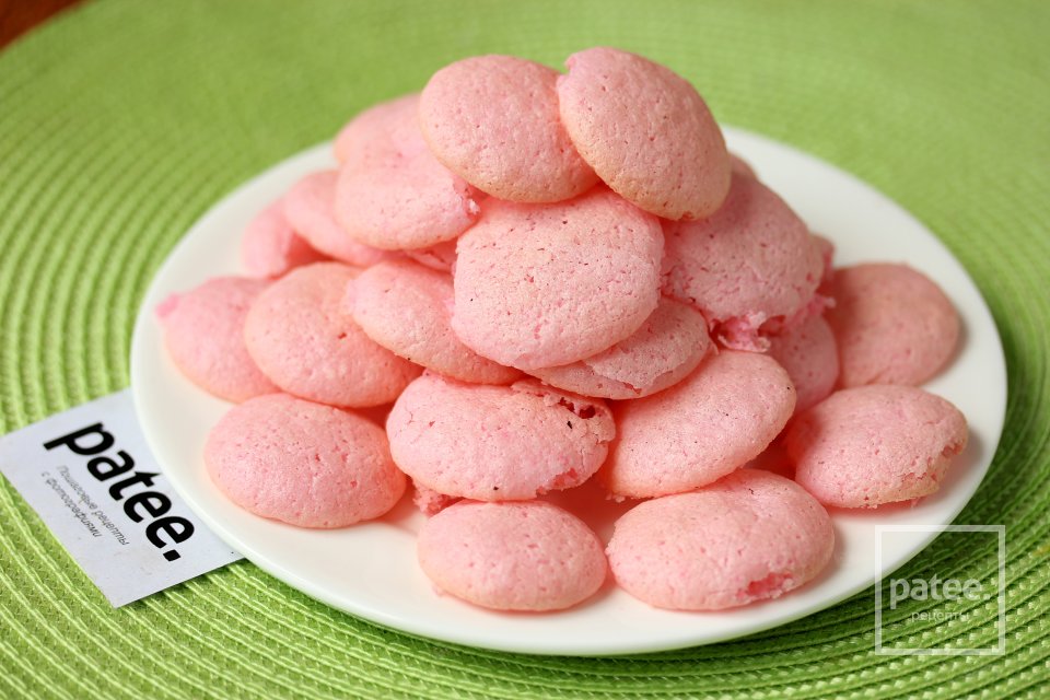 Миндальное безе с клубникой и кремом - Шаг 12