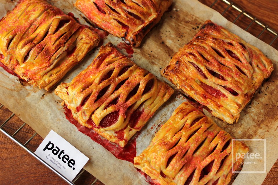 Слойки с клубникой и бананом - Шаг 10