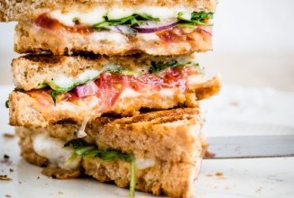 Бутерброд с тунцом