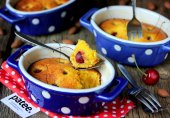 Миндальный клафути с черешней