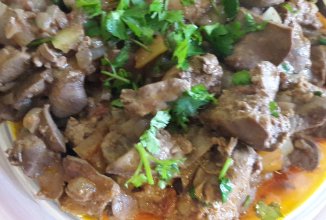 Тушеная куриная печень