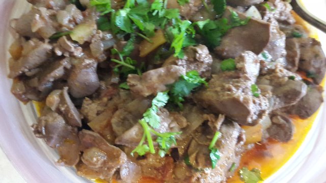 Тушеная куриная печень
