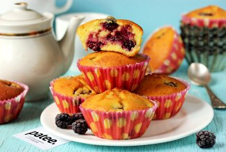 Маффины на кефире с ежевикой