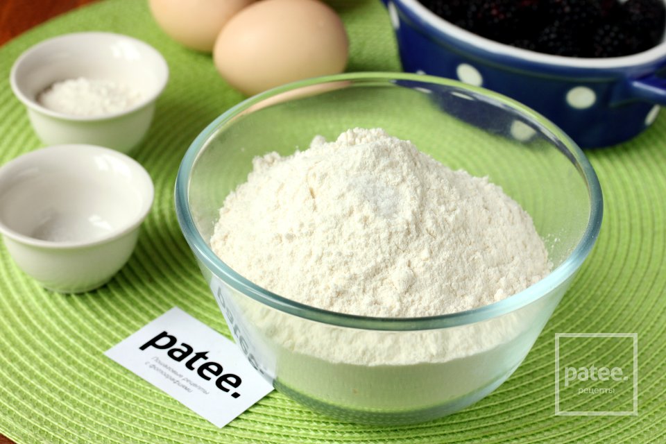 Маффины на кефире с ежевикой - Шаг 2