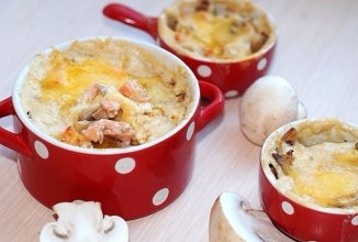 Жюльен с семгой и грибами