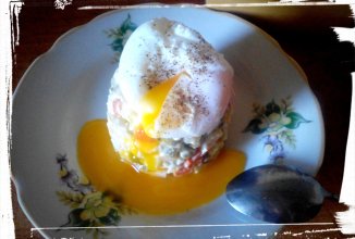 Салат Оливье с яйцом пашот