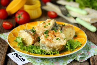 Хек в сметанно-горчичном соусе