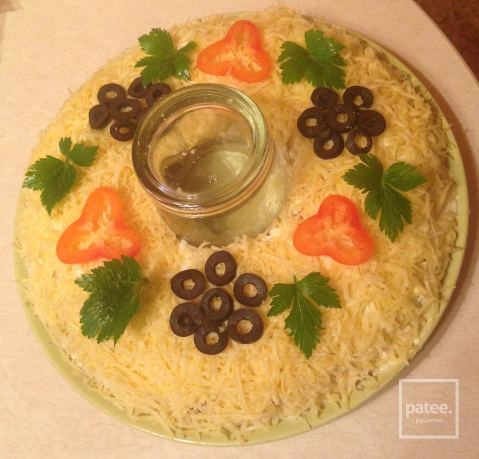 Слоеный салат с грибами и курицей - Шаг 3