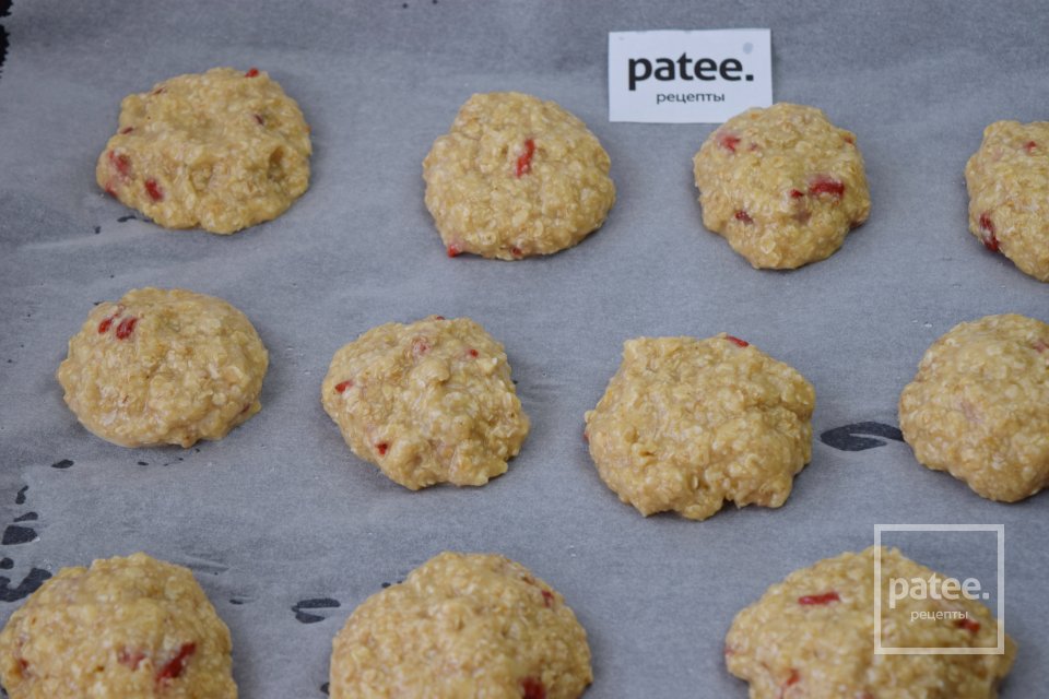 Овсяное печенье с ягодами годжи - Шаг 11
