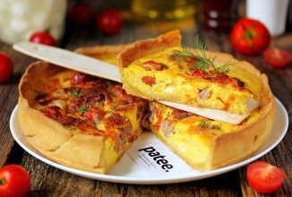 Киш с фрикадельками и сыром моцареллой