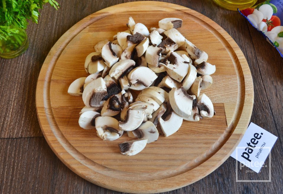 Слойки с шампиньонами и моцареллой - Шаг 3