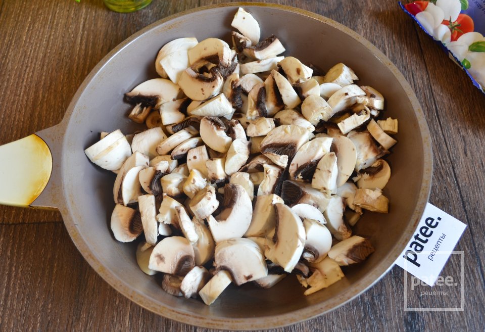 Слойки с шампиньонами и моцареллой - Шаг 4
