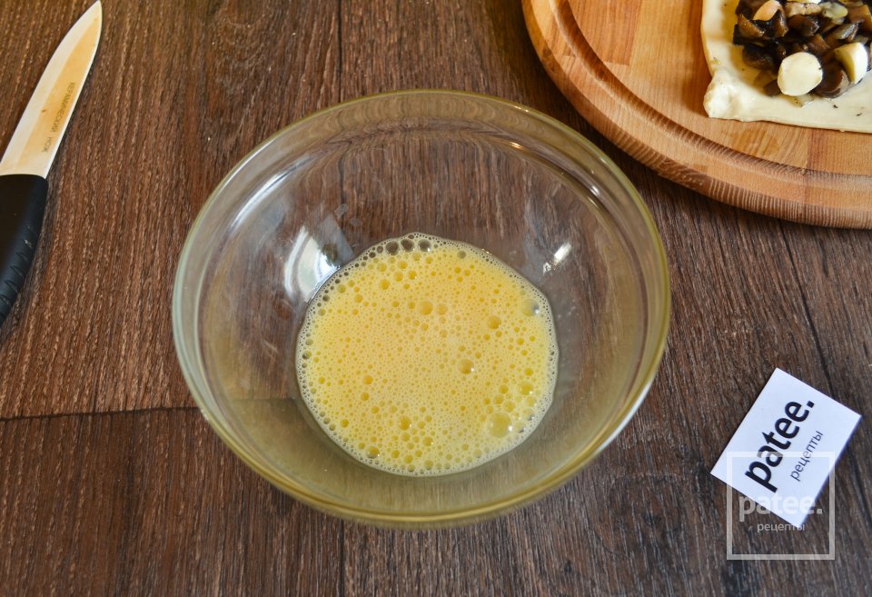 Слойки с шампиньонами и моцареллой - Шаг 11