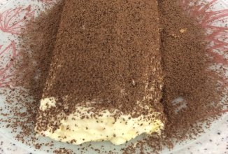 Рулет к чаю со взбитыми сливками