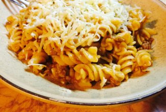 Фузилли в томатно-мясном соусе.