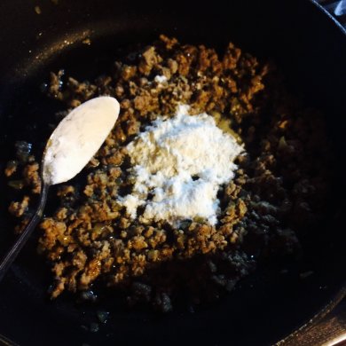 Фузилли в томатно-мясном соусе. - Шаг 4