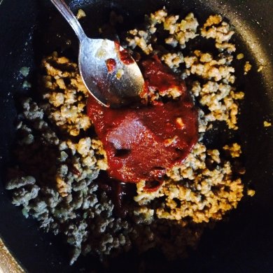 Фузилли в томатно-мясном соусе. - Шаг 5