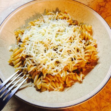 Фузилли в томатно-мясном соусе. - Шаг 9