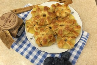 Ананасы в слоенном тесте