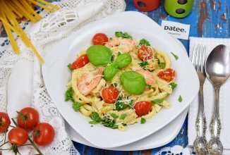 Паста с морепродуктами и соусом песто