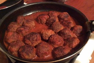 Фрикадельки в томатном соусе