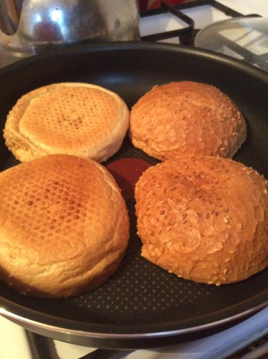 Сендвич с курицей и яйцом - Шаг 1