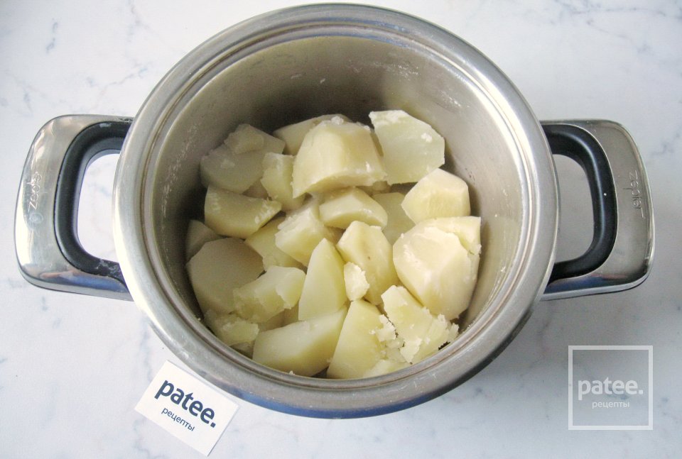 Жареные пирожки с говяжьей печенью и картофелем - Шаг 2