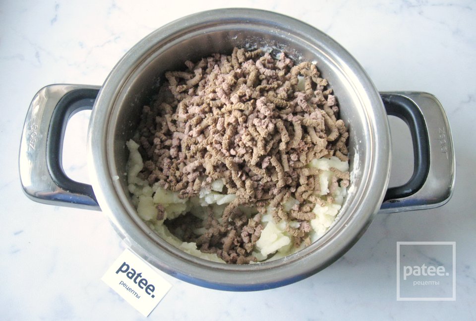 Жареные пирожки с говяжьей печенью и картофелем - Шаг 4