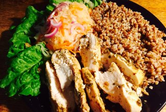 Сочное куриное филе в пряных специях запеченное в рукаве