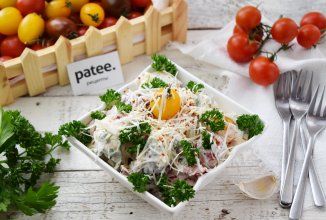 Пикантный салат из помидоров черри