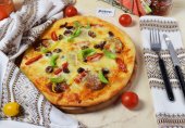 Пицца с салями и моцареллой