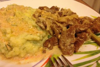 ГОВЯДИНА ЗАПЕЧЕННАЯ В СМЕТАНЕ С СЫРОМ