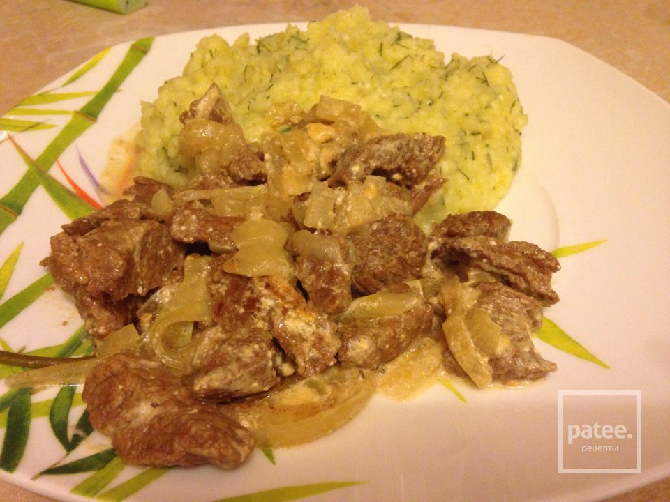 ГОВЯДИНА ЗАПЕЧЕННАЯ В СМЕТАНЕ С СЫРОМ - Шаг 4