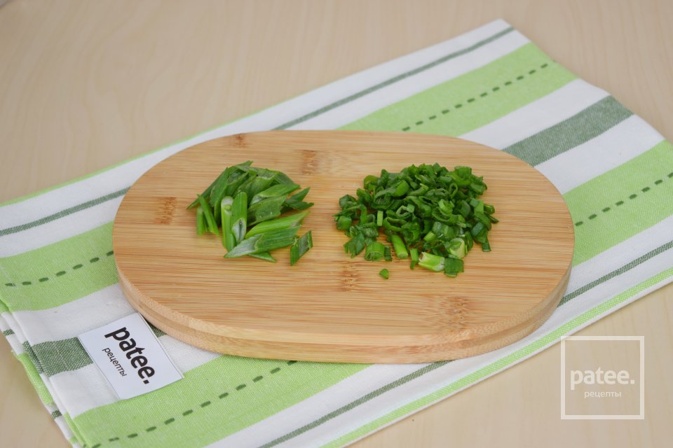 Салат из редиса и огурца - Шаг 7