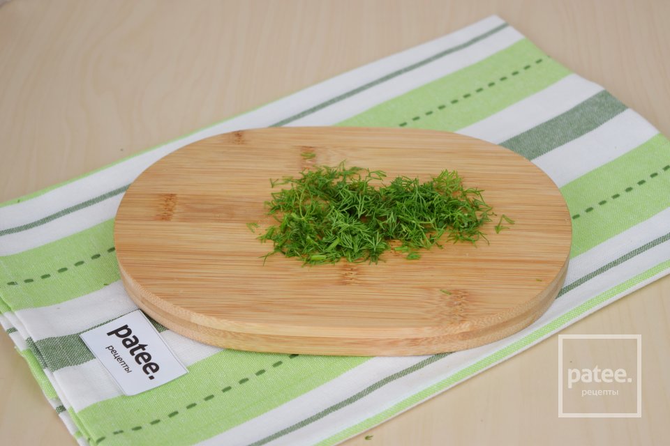 Салат из редиса и огурца - Шаг 8