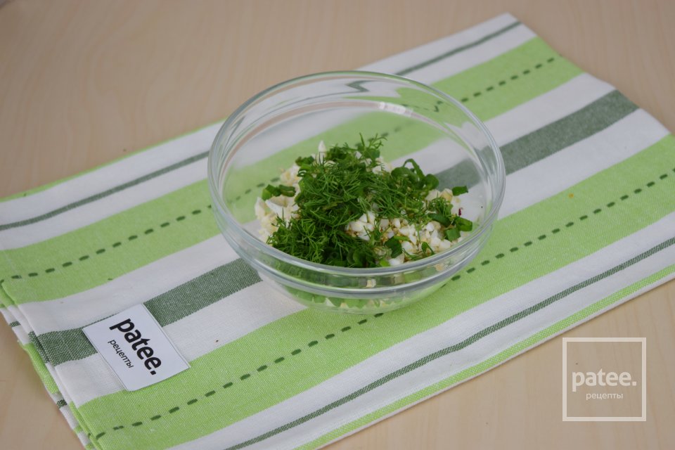 Салат из редиса и огурца - Шаг 9