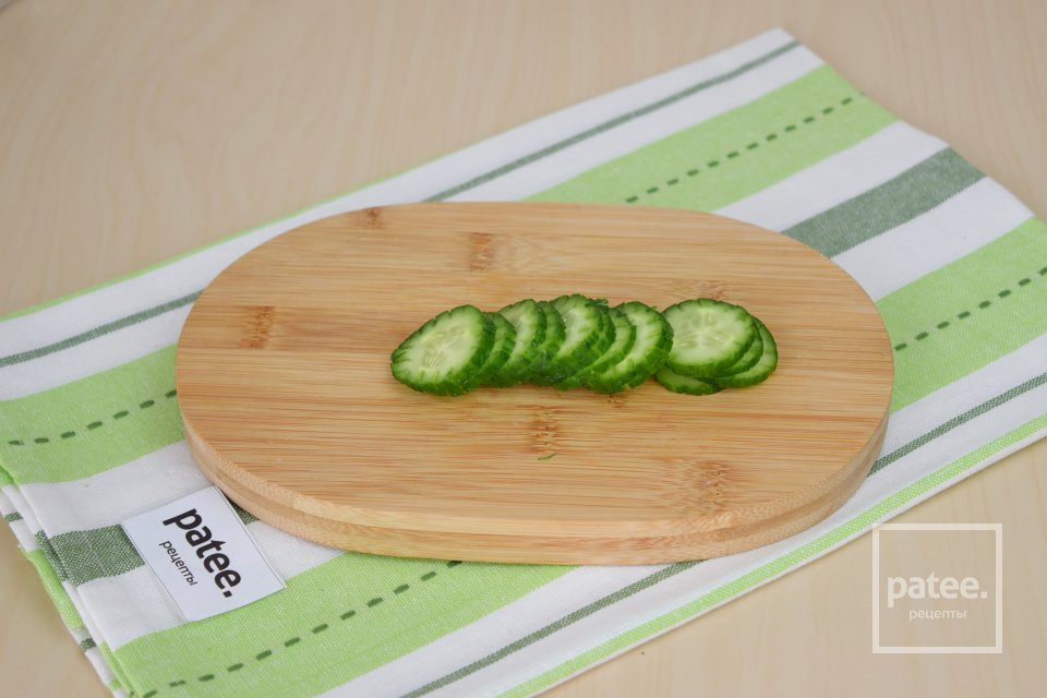 Салат из редиса и огурца - Шаг 12