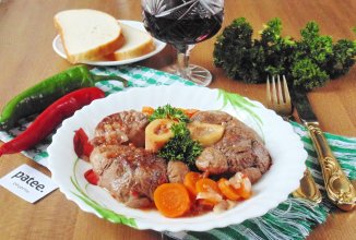 Говяжья голень в красном вине