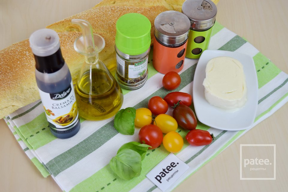 Брускетта с моцареллой и помидорами черри - Шаг 1