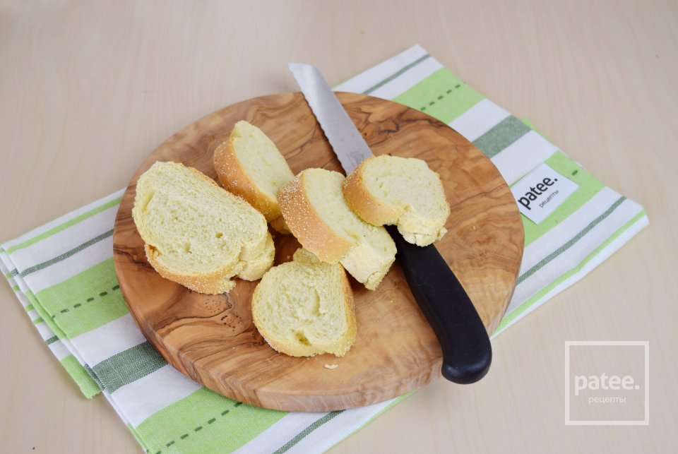 Брускетта с моцареллой и помидорами черри - Шаг 2