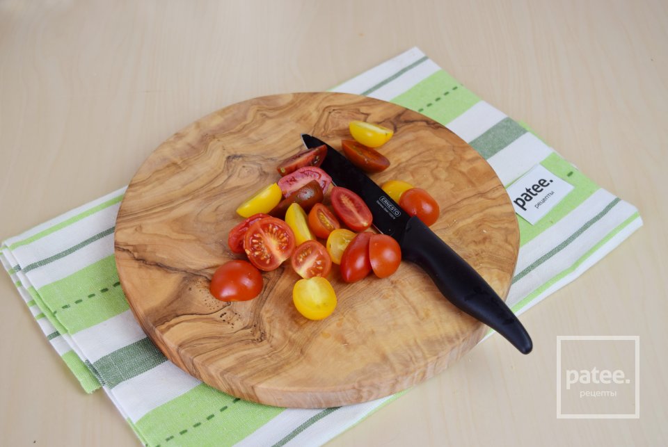 Брускетта с моцареллой и помидорами черри - Шаг 6