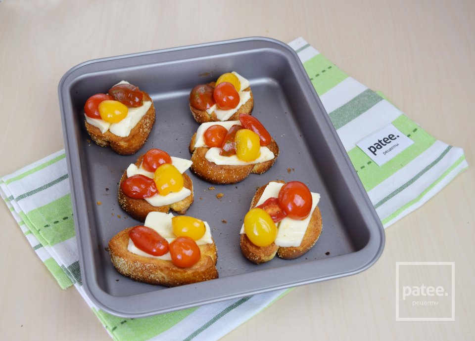 Брускетта с моцареллой и помидорами черри - Шаг 14