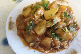 Тушеная картошка с курицей