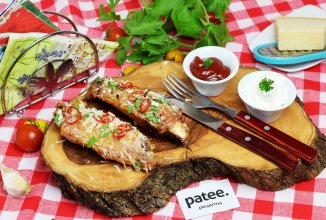 Запеченные крылышки индейки с пармезаном и чесноком