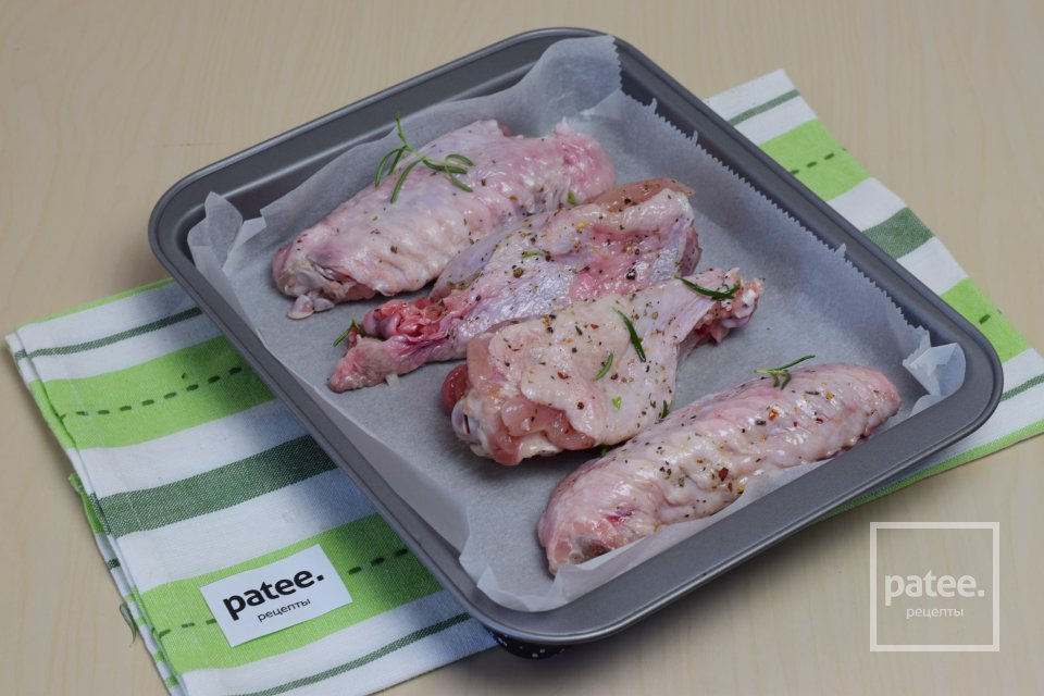 Запеченные крылышки индейки с пармезаном и чесноком - Шаг 8